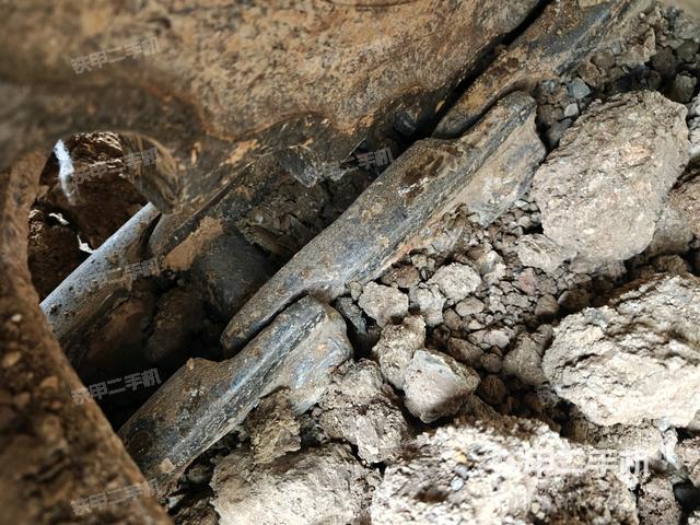 右側(cè)履帶整體?（行走機(jī)構(gòu)）