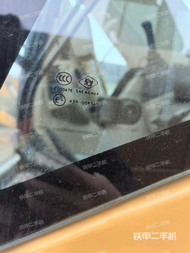 后窗玻璃角標（駕駛室部分）