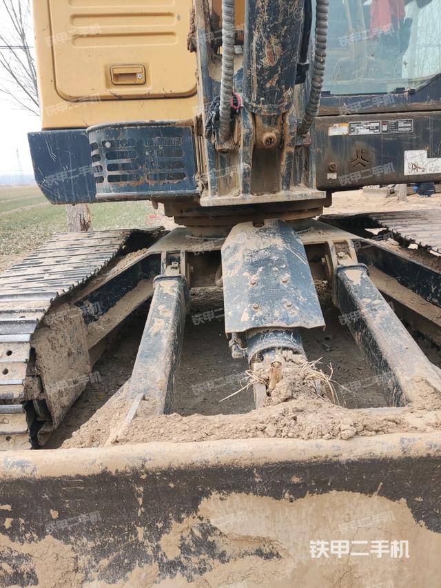 轉盤和下車架正前(工作和回轉裝置) 轉盤和下車架正前(工作和回轉裝置)