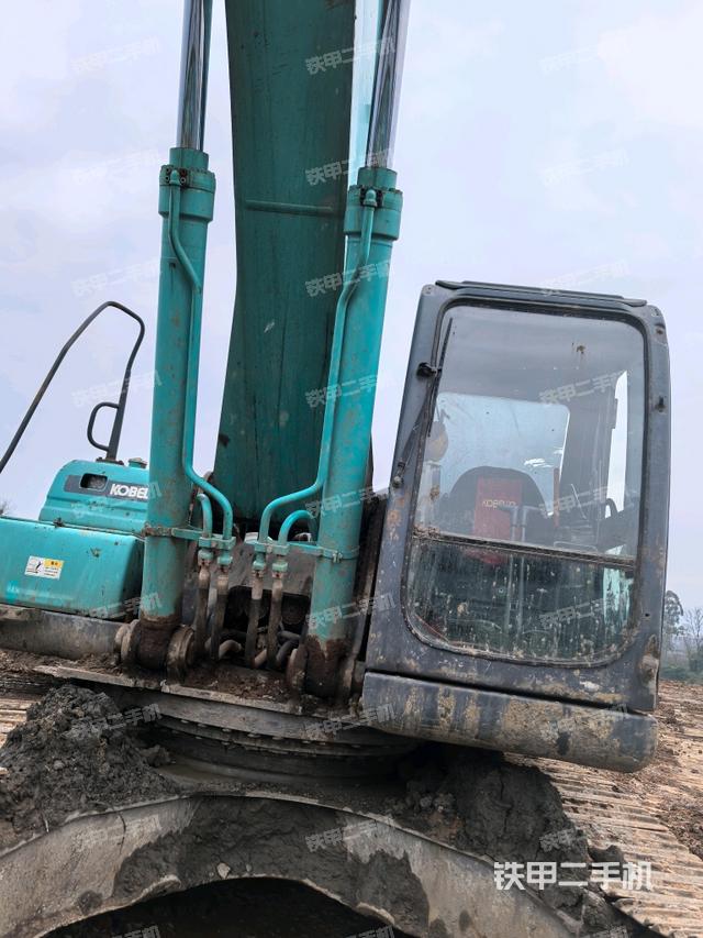 大臂油缸整體?豎拍（工作和回轉(zhuǎn)裝置）