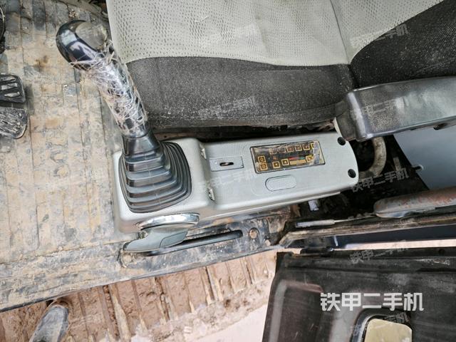 座椅左側(cè)控制臺/音響/含左手柄（駕駛室部分）