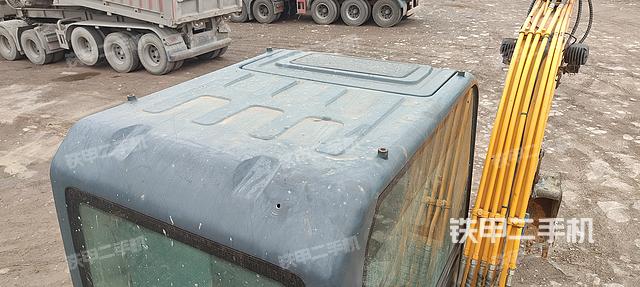 驾驶室顶部（整机外观）