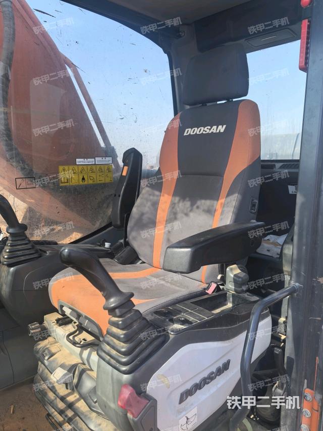 驾驶室整体（整机外观）