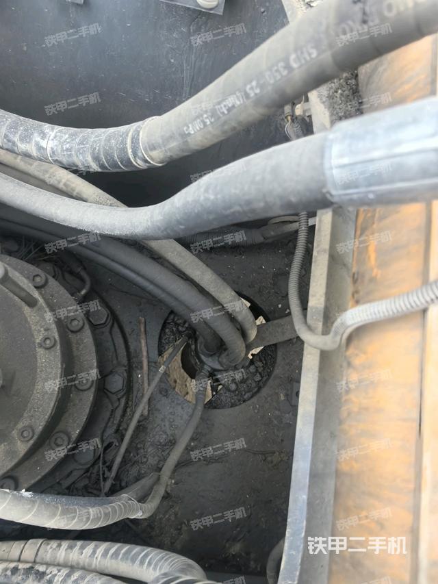 中央回转接头特写(上车部件) 中央回转接头特写(上车部件)