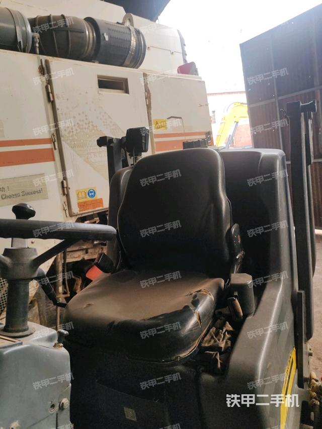 后玻璃角標(biāo)（壓路機(jī)駕駛室）