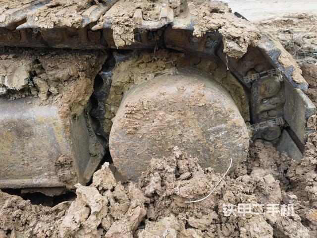 左驅(qū)動輪（行走機構(gòu)）