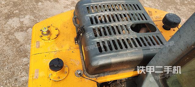 液壓泵艙室正面整體(整機(jī)外觀) 液壓泵艙室正面整體(整機(jī)外觀)