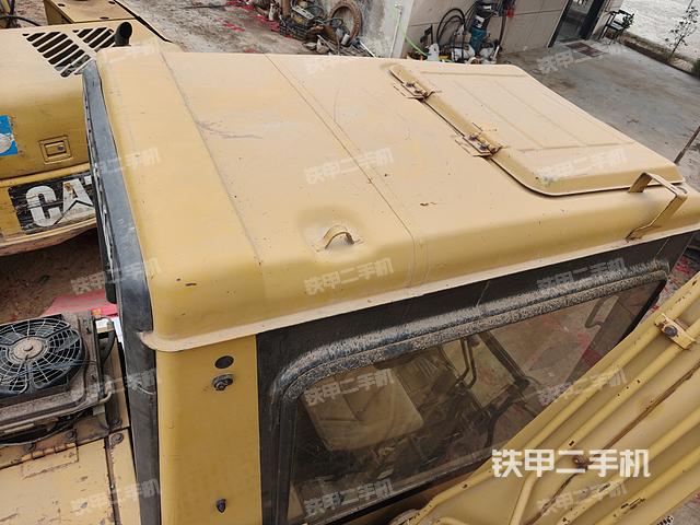 駕駛室頂部(整機外觀) 駕駛室頂部(整機外觀)