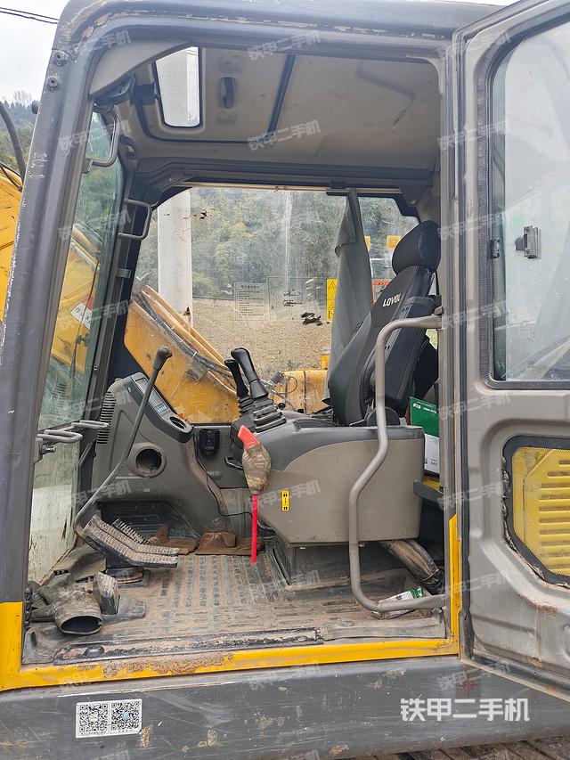 驾驶室整体（整机外观）