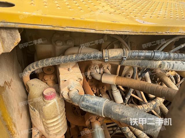 回轉(zhuǎn)馬達和主控閥（整機外觀）