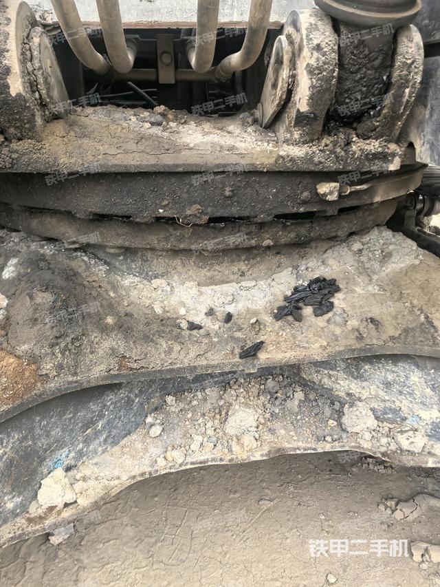 转盘和下车架正前(工作和回转装置) 转盘和下车架正前(工作和回转装置)