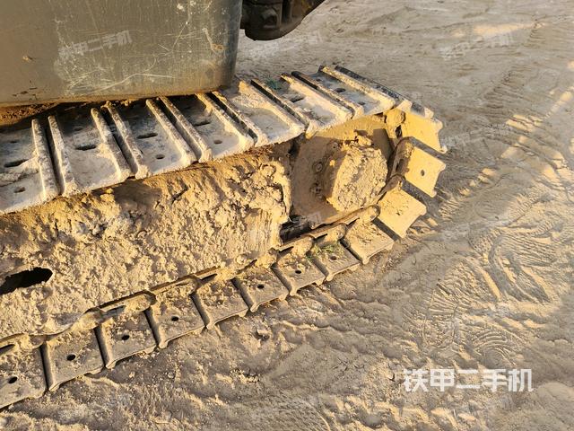 右驅(qū)動輪（行走機(jī)構(gòu)）