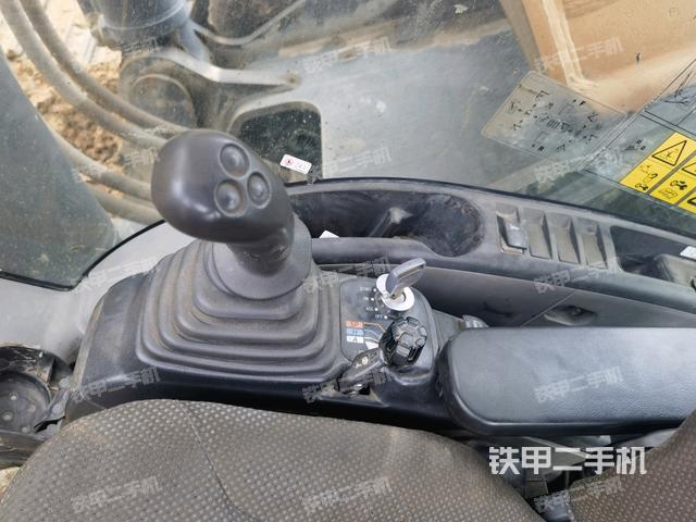 座椅右側(cè)控制臺/鑰匙門/油門/含右手柄（駕駛室部分）