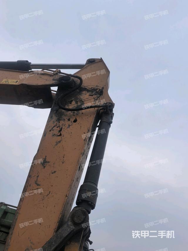 小臂整体右前(工作和回转装置) 小臂整体右前(工作和回转装置)