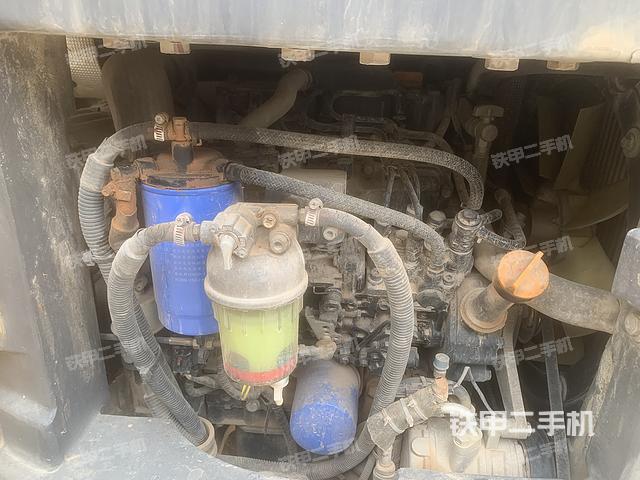 液壓泵艙室正面整體(整機(jī)外觀) 液壓泵艙室正面整體(整機(jī)外觀)