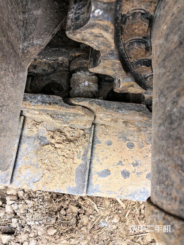 左驅(qū)動輪（行走機構(gòu)）