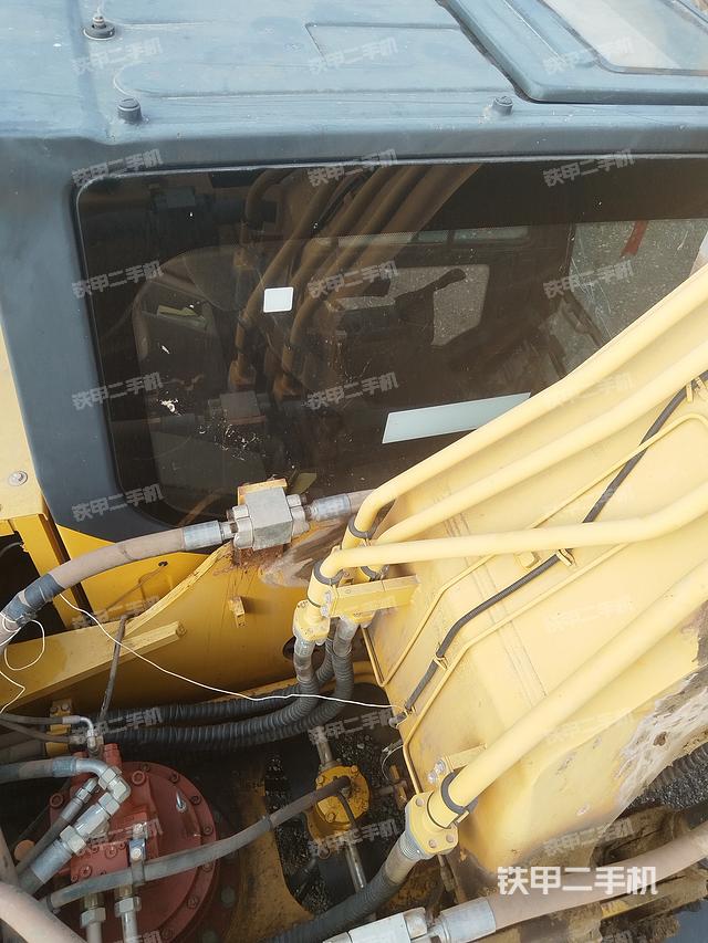 驾驶室顶部（整机外观）