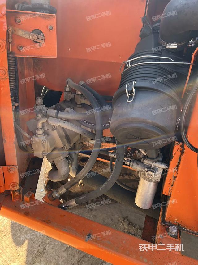 液壓泵艙室正面整體（整機(jī)外觀(guān)）