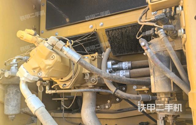 液壓泵艙室正面整體（整機(jī)外觀）