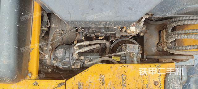 回转马达和主控阀（整机外观）