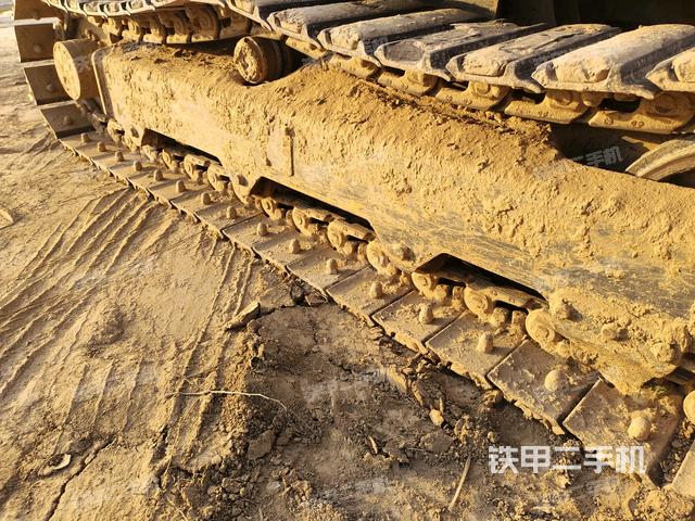 右側(cè)履帶整體?(行走機(jī)構(gòu)) 右側(cè)履帶整體?(行走機(jī)構(gòu))