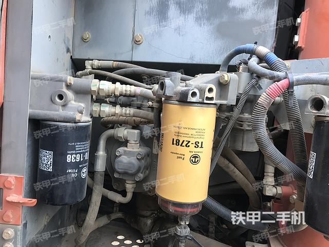 液压泵舱室正面整体（整机外观）