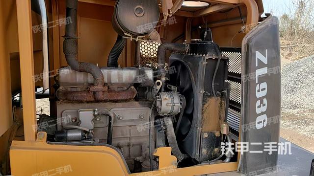 發(fā)動機左側（整機外觀及大件）