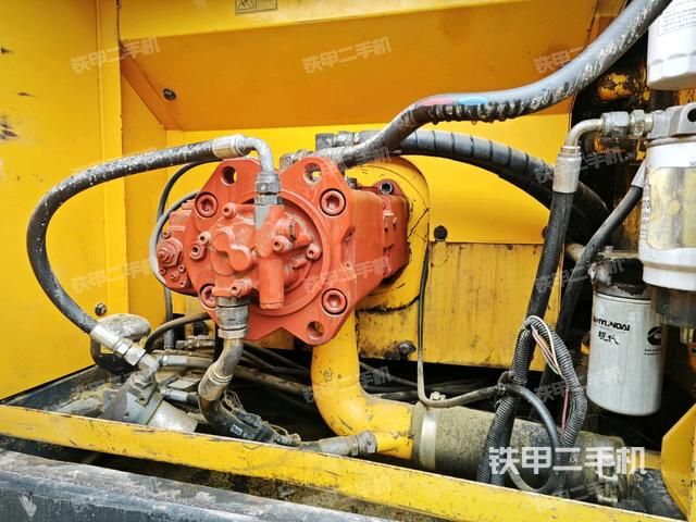 液壓泵斜45?右（大件艙室）