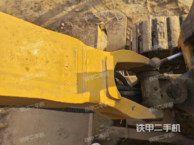 大臂背部俯視(工作和回轉(zhuǎn)裝置) 大臂背部俯視(工作和回轉(zhuǎn)裝置)