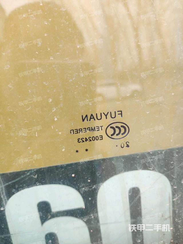 后窗玻璃角標(駕駛室部分) 后窗玻璃角標(駕駛室部分)