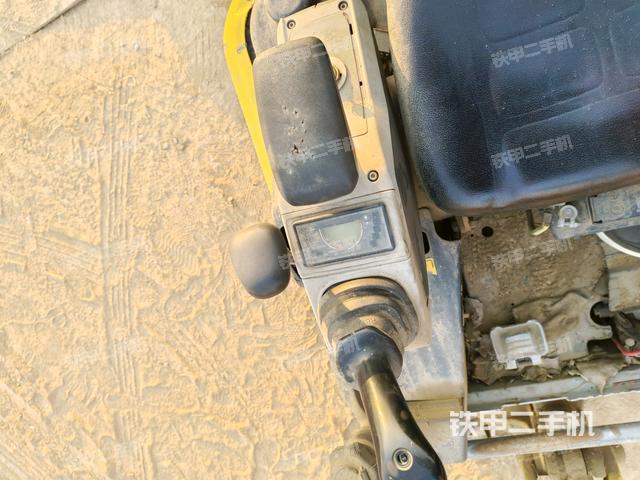 座椅右側(cè)控制臺/鑰匙門/油門/含右手柄（駕駛室部分）