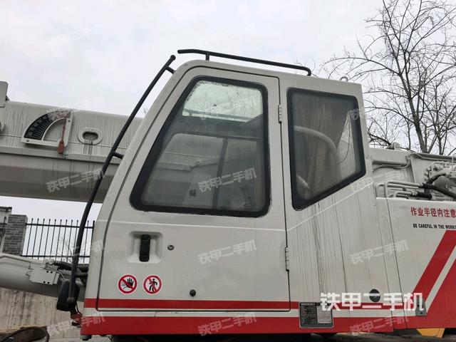 操作室正側(cè)（起重機(jī)駕駛室正側(cè)及內(nèi)部，操作室及內(nèi)部）