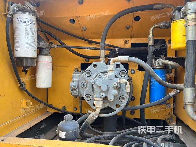 液壓泵艙室正面整體(整機外觀) 液壓泵艙室正面整體(整機外觀)