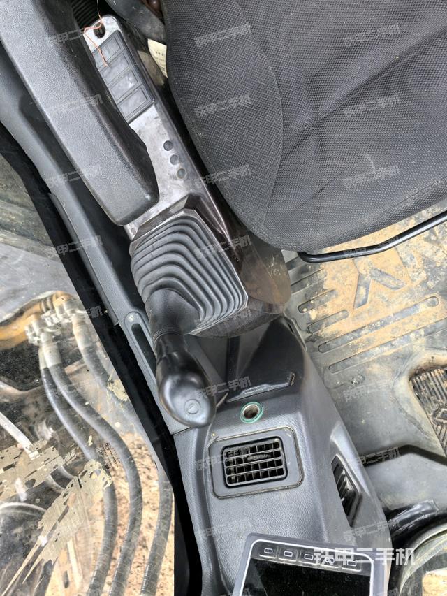 座椅右側(cè)控制臺/鑰匙門/油門/含右手柄（駕駛室部分）