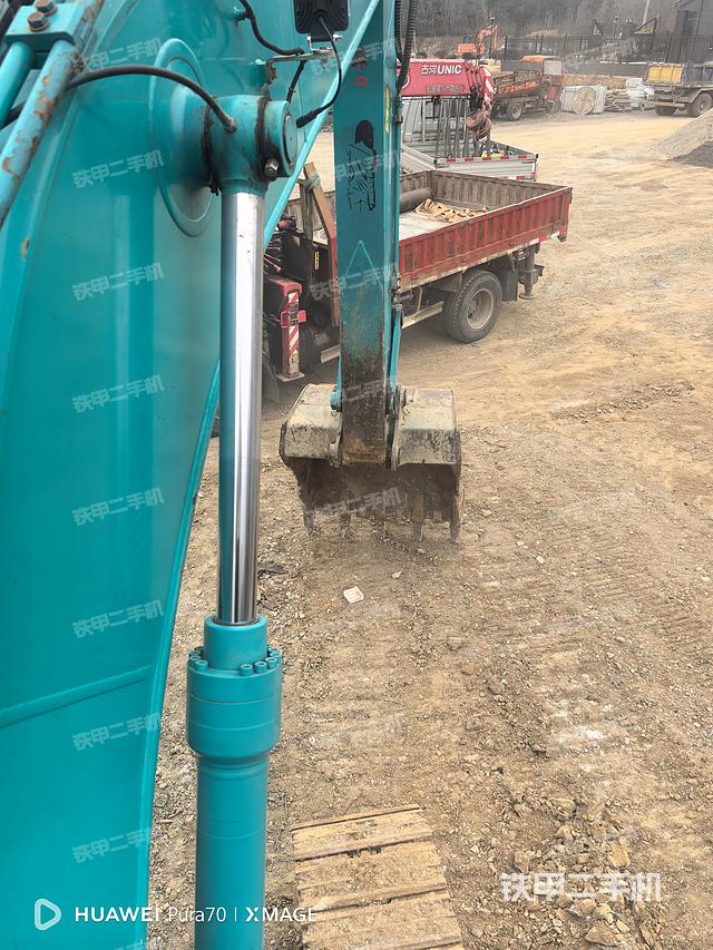 驾驶室顶部（整机外观）