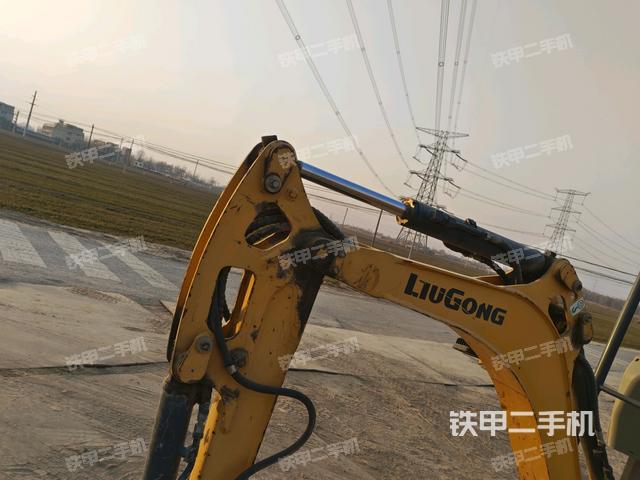 小臂整體右前(工作和回轉(zhuǎn)裝置) 小臂整體右前(工作和回轉(zhuǎn)裝置)
