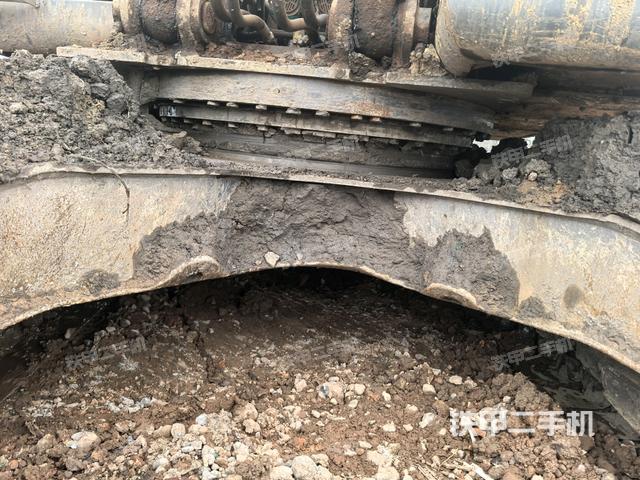 轉(zhuǎn)盤(pán)和下車(chē)架正前（工作和回轉(zhuǎn)裝置）