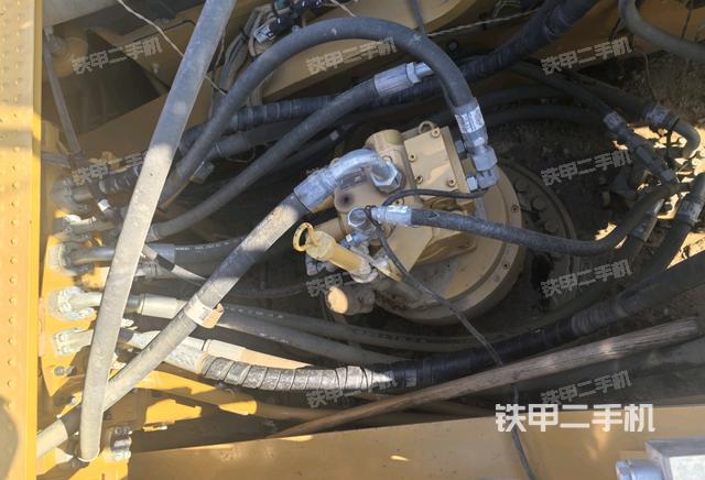 回轉(zhuǎn)馬達(dá)和主控閥（整機(jī)外觀）