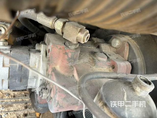 液壓泵艙室正面整體(整機(jī)外觀) 液壓泵艙室正面整體(整機(jī)外觀)