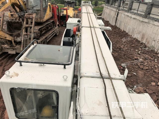 蓄電瓶（汽車(chē)起重機(jī)其他部件展示）