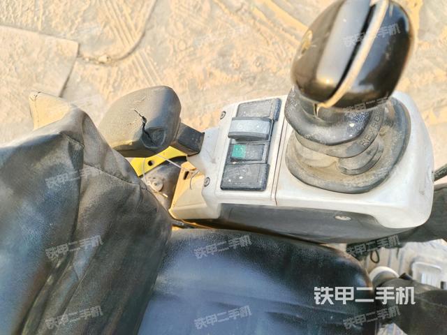 座椅左側(cè)控制臺/音響/含左手柄（駕駛室部分）