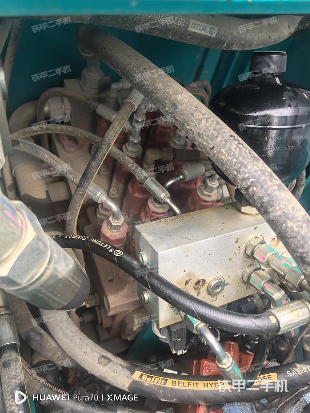 回转马达和主控阀（整机外观）