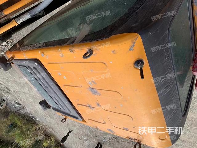 駕駛室頂部（整機外觀）