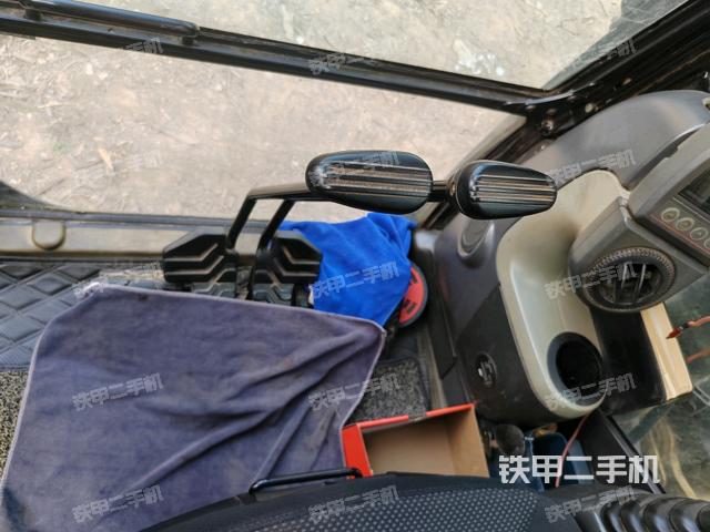 座椅左側控制臺/音響/含左手柄(駕駛室部分) 座椅左側控制臺/音響/含左手柄(駕駛室部分)