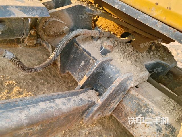 轉(zhuǎn)盤(pán)和下車架正前(工作和回轉(zhuǎn)裝置) 轉(zhuǎn)盤(pán)和下車架正前(工作和回轉(zhuǎn)裝置)