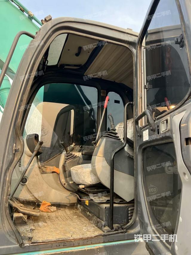 駕駛室整體(整機外觀) 駕駛室整體(整機外觀)