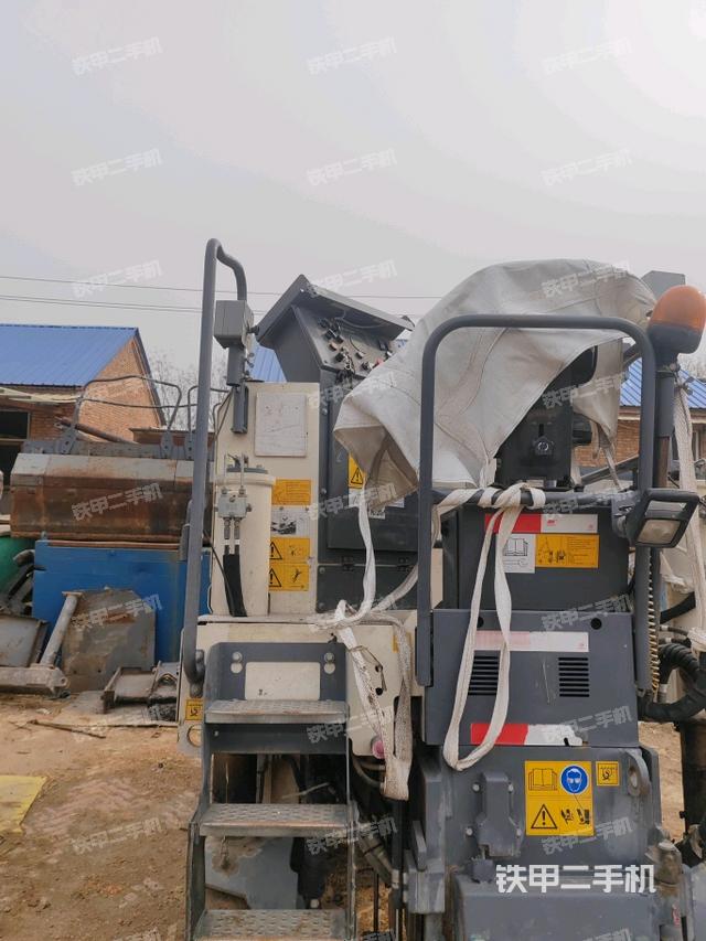 駕駛室正側(cè)（駕駛室/操作室）