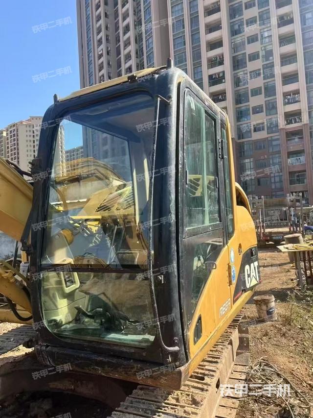 駕駛室整體(整機(jī)外觀) 駕駛室整體(整機(jī)外觀)