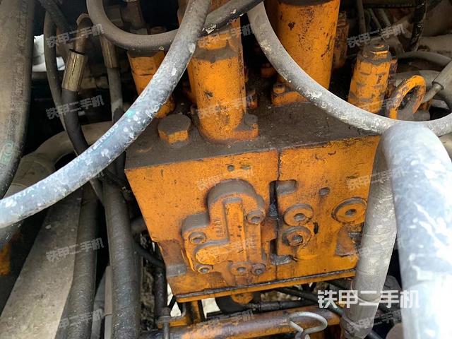 回轉(zhuǎn)馬達(dá)和主控閥（整機外觀）