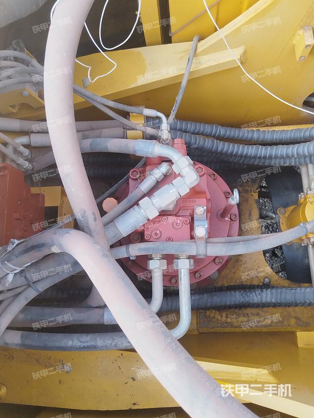 回转马达和主控阀（整机外观）